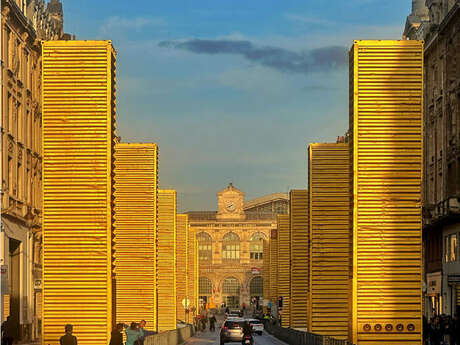 Golden Monoliths par SpY