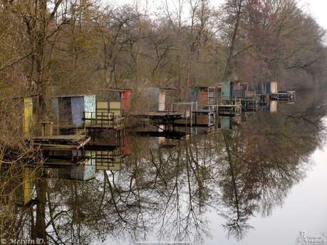 Les cabanes au bord de l’eau.