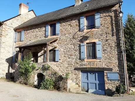 La Maison aux Volets Bleus