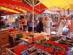 Le marché hebdomadaire du samedi Le marché hebdomadaire du samedi