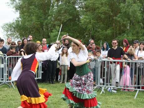 500 ANS CLOCHER CATHÉDRALE - Combat d'escrime du XVIIe siècle