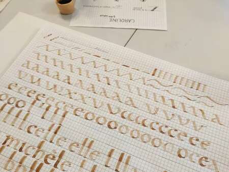 Cours de calligraphie latine