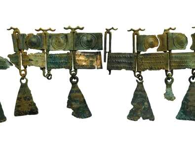 La ceinture articulée en bronze du Bois de Moussu à Sébrazac : une parure féminine exceptionnelle