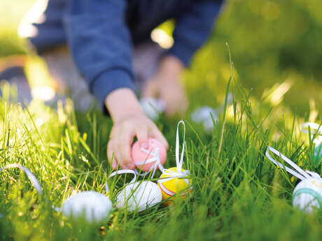 Chasse aux œufs dans les jardins de l’Abbaye aux Dames