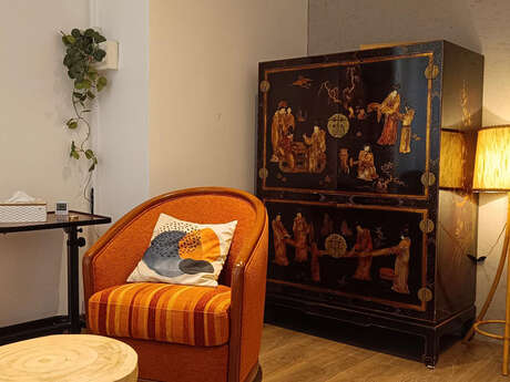 LA MAIN SUR LE COEUR