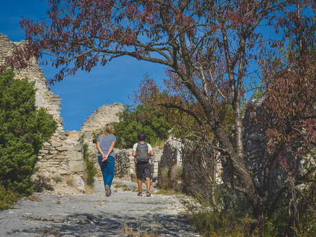 Des moulins au château et rues du village