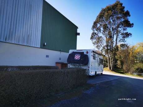 Borne et Aire de service pour camping-car (Céaucé)