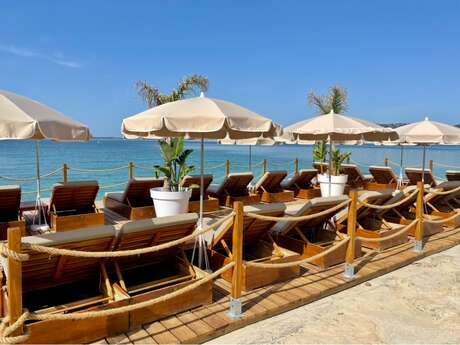 Beach restaurant Yolo