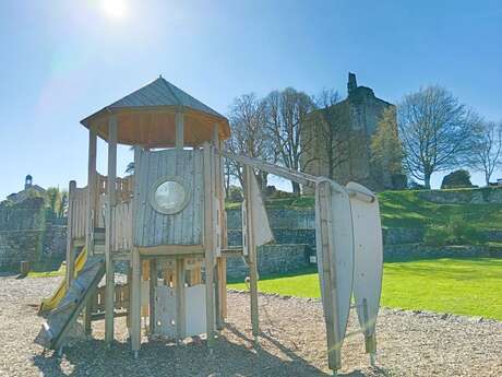 Aire de jeux pour enfants (château de Domfront)