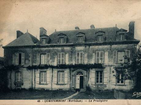 Visite de la cour du Vieux Presbytère