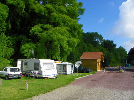 Aire de stationnement et de service du Camping Les Acacias Aire de stationnement et de service du Camping Les Acacias