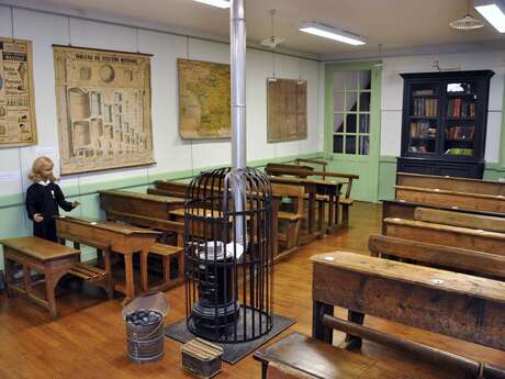 MUSÉE VIVANT DE L'ÉCOLE PUBLIQUE MUSÉE VIVANT DE L'ÉCOLE PUBLIQUE