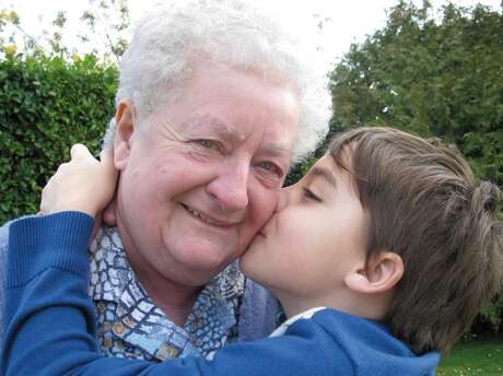 Atelier intergénérationnel : création fresque et échanges