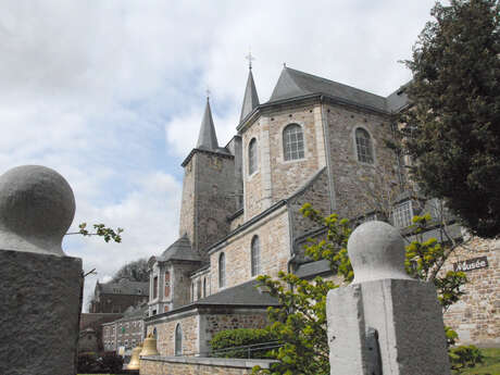 Stiftskirche Saint-Georges und Sainte-Ode