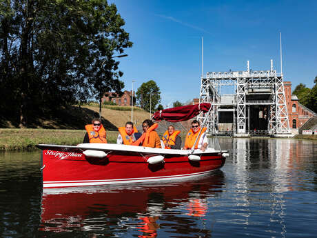 Pilotez des bateaux électriques sur le canal du centre historique