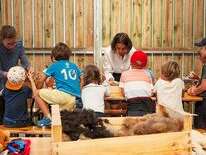 Atelier laine pour enfants à la Ferme d'Emilie