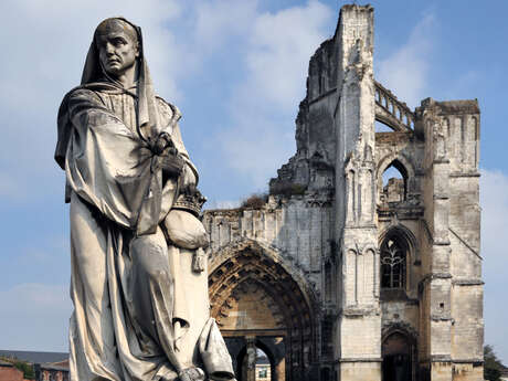 Statue de l'abbé Suger