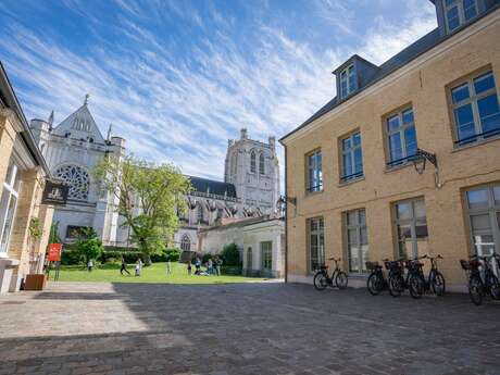 Location de vélos à assistance électrique à l'Office de tourisme du Pays de Saint-Omer