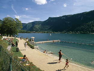 Baignade au lac de Nantua