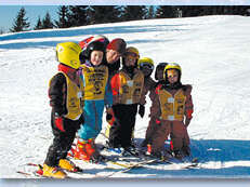 Ski group lessons children