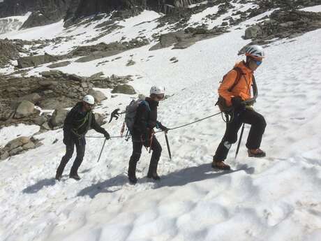 High mountain: introduction course to mountaineering