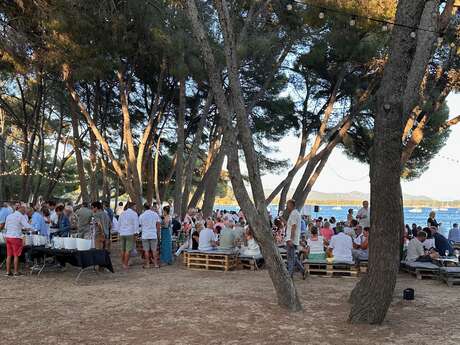 Vignerons sous les étoiles - Gastronomy and wine with your feet in the water