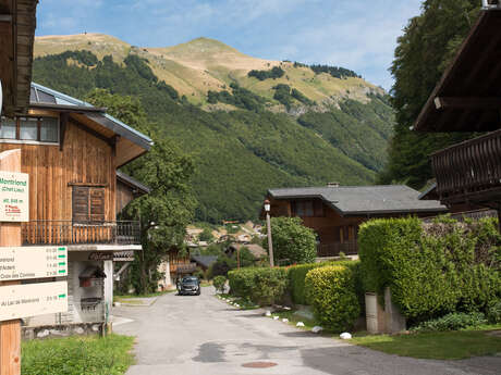 Du centre de Montriond au Lac
