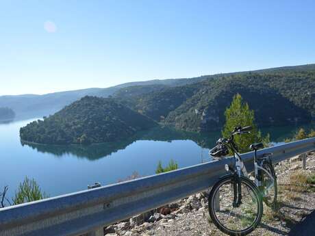 A vélo au fil de l'eau et de l'histoire singulière du Verdon