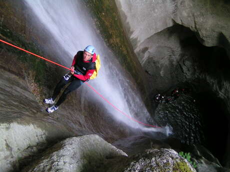 Sortie encadrée de Canyoning : L’aventure au fil de l’eau !