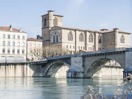 La Collégiale Saint-Barnard