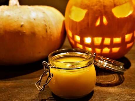 Décorations effrayantes et découpage des citrouilles Décorations effrayantes et découpage des citrouilles