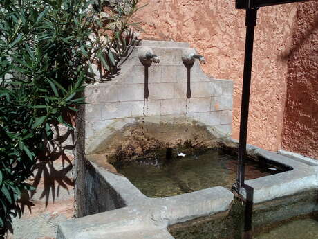 Fontaine-lavoir place Martin Biagini