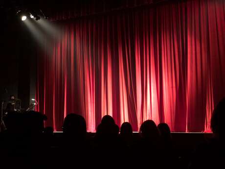 Théâtre "Les seins de Lola"