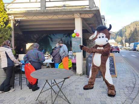 Verkauf von Crêpes und Bugnes zum Mitnehmen in Anwesenheit von Pistache