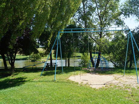 Aire de jeux - Saint-Martin-Lestra