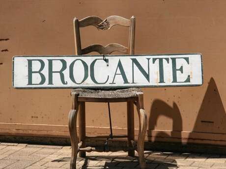 Brocante à Mouriès
