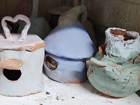 Stages de poterie, modelage, sculpture sur pierre