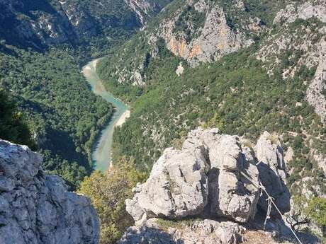 Sur la rive gauche du Verdon