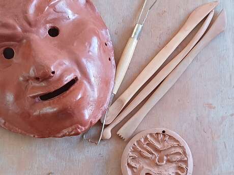 Ateliers : La fabrique à accessoires, masque 2D - Archéofolies, Spectaculum !