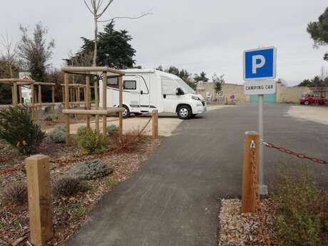 Camper van parking area - La Flotte