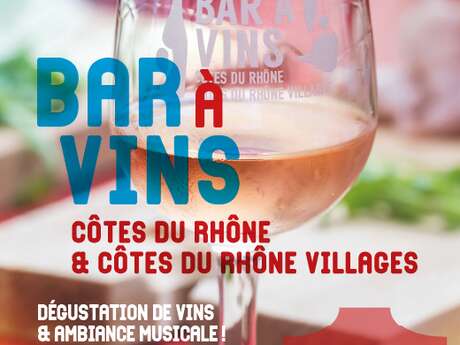 L'enoteca dei Côtes du Rhône durante il Festival di Avignone L'enoteca dei Côtes du Rhône durante il Festival di Avignone