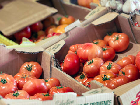 Villeneuve weekly market - Summer