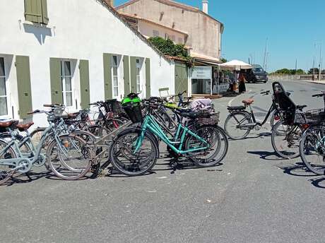 Cycle parking - Port of Ars-en-Ré