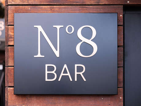 No 8 Bed & Bar