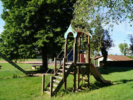 Aire de jeux - Montchal