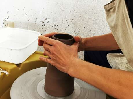 Cours de tournage - Atelier poignée d'argile