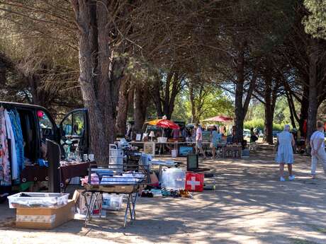 Brocante du Mas de Bagatin à l'heure d'Halloween Brocante du Mas de Bagatin à l'heure d'Halloween