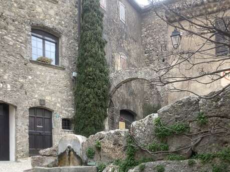 Fontaine du vieux château