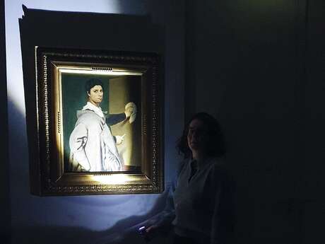 Guided tour: the MIB by lamplight between shadow and light