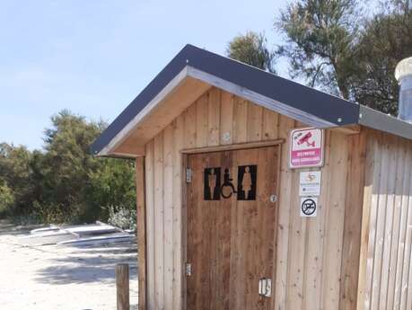 Toilettes publiques - Plage du Grouin